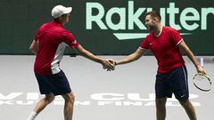 Sam Querrey y Jack Sock celebran la victoria de Estados Unidos ante Italia en el partido de dobles de la Copa Davis.