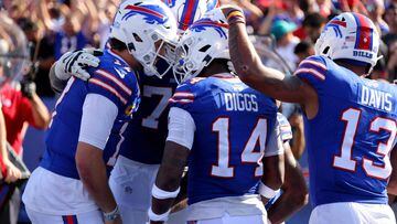 ORCHARD PARK, NEW YORK - OCTOBER 01: Stefon Diggs #14 of the Buffalo Bills celebrates his third quarter touchdown against the Miami Dolphins with teammates at Highmark Stadium on October 01, 2023 in Orchard Park, New York.   Timothy T Ludwig/Getty Images/AFP (Photo by Timothy T Ludwig / GETTY IMAGES NORTH AMERICA / Getty Images via AFP)