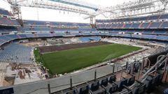 El Bernabéu avanza y ya tiene césped: así colocan el terreno a nada de que vuelva el fútbol