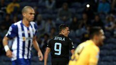 Ferran Jutglà celebra un gol durante el partido de Champions League entre el Oporto y el Brujas.