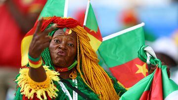 Los aficionados de la selección africana están siendo unos de los más animados y coloridos de todo en el Mundial en la grada. Hoy han llenado de color el Al Janoub Stadium en el duelo frente a Serbia.