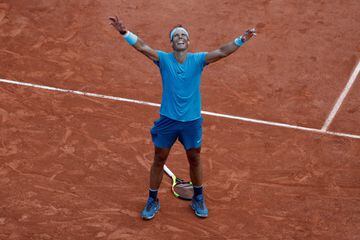 Rafa Nadal en Roland Garros 2018 ganó a Dominic Thiem por 6-4, 6-3 y 6-2.