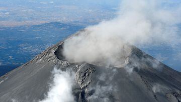 ¿Dónde se encuentra el volcán Popocatépetl y a qué distancia está de la Ciudad de México? El Popo, como también es conocido, colinda con tres estados de la República Mexicana y se ubica a unos 72 kilómetros de la CDMX