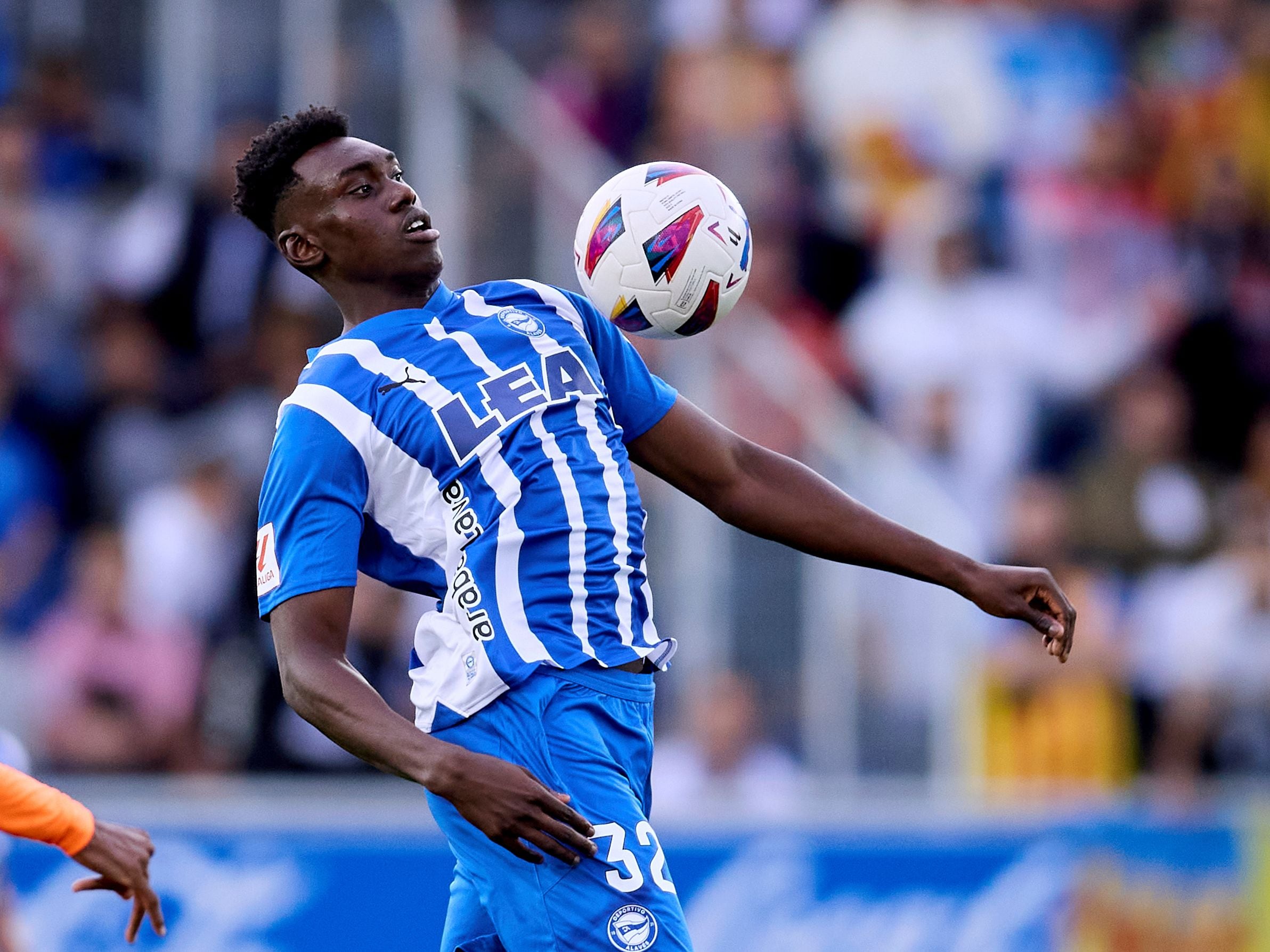 Samu Omorodion durante un partido con el Alavés.