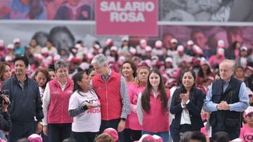 Entregan más de 5 mil tarjetas del Salario Rosa en el Estado de México 