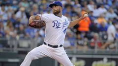 KANSAS CITY, MO - JULY 27: Danny Duffy #41 of the Kansas City Royals throws in the first inning against the Los Angeles Angels of Anaheim at Kauffman Stadium on July 27, 2016 in Kansas City, Missouri.   Ed Zurga/Getty Images/AFP == FOR NEWSPAPERS, INTERN