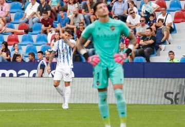 Raba celebra el gol que le hizo al Levante. 