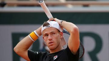 Tennis - French Open - Roland Garros, Paris, France - October 9, 2020  Argentina&#039;s Diego Schwartzman reacts during his semi final match against Spain&#039;s Rafael Nadal  REUTERS/Charles Platiau