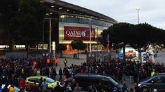 Paniorámica del Camp Nou con Qatar Airways de fondo.
