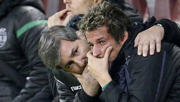 El lateral del Sporting de Portugal, Fabio Coentrao, llorando en el banquillo.