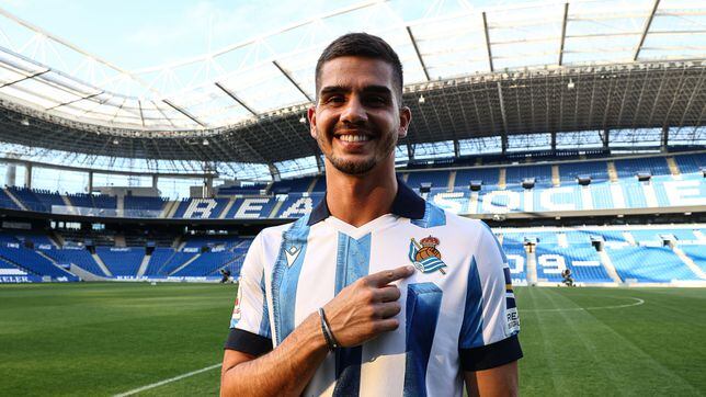 Oficial: André Silva llega cedido a la Real con opción de compra