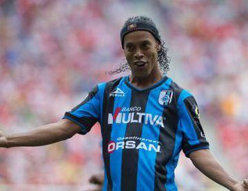 9. Pese a todo y que ya no juega en Europa, Ronaldinho se mantiene en la lista como el noveno futbolistas sudamericano que más gana.