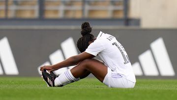 Linda Caicedo abandona el partido ante Tenerife por lesión