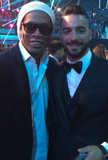 Ronaldinho fue uno de los invitados a los Grammy Latinos y estuvo compartiendo junto con su amigo Maluma.