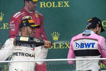 Lewis Hamilton le devuelve la 'cortesía' a Sergio 'Checo' Pérez.
