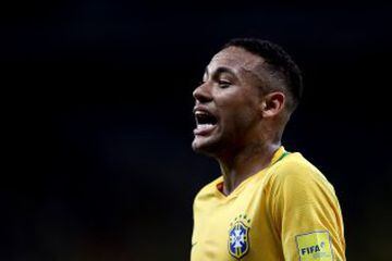 BELO HORIZONTE, BRAZIL - NOVEMBER 10: Neymar of Brazil reacts during a match between Brazil and Argentina as part of 2018 FIFA World Cup Russia Qualifier at Mineirao stadium on November 10, 2016 in Belo Horizonte, Brazil. (Photo by Buda Mendes/Getty Image