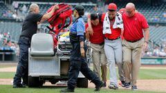 NEW YORK, NY - AUGUST 26: Kelvin Herrera #40 of the Washington Nationals is helped off the field after an injury during the ninth inning against the New York Mets at Citi Field on August 26, 2018 in the Flushing neighborhood of the Queens borough of New York City. Players are wearing special jerseys with their nicknames on them during Players&#039; Weekend.   Jim McIsaac/Getty Images/AFP == FOR NEWSPAPERS, INTERNET, TELCOS &amp; TELEVISION USE ONLY ==