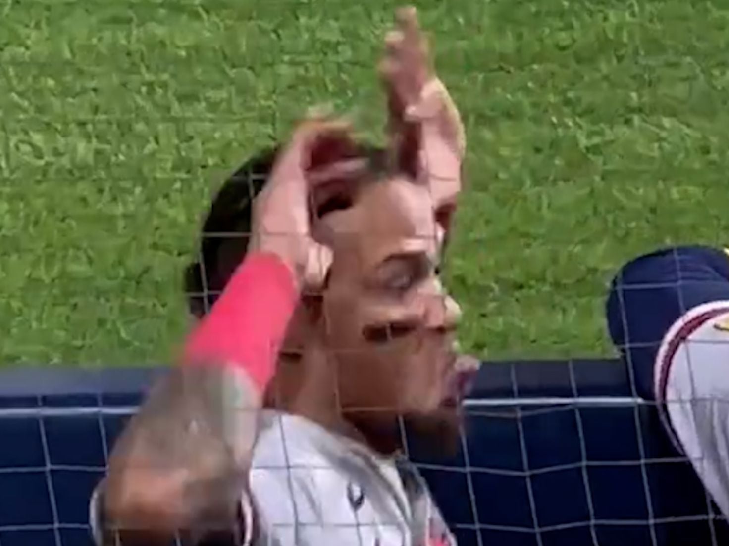 Orlando “Atta Boy” Arcia is dishing it back to the fans in Philly #phi, orlando  arcia