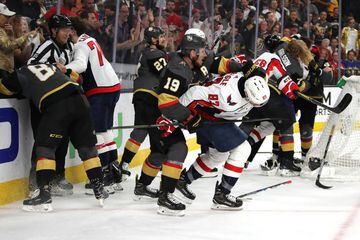 La pelea entre Knights y Capitals en la Stanley Cup de la NHL