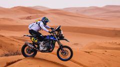Van Beveren con la Yamaha en el Dakar 2022.