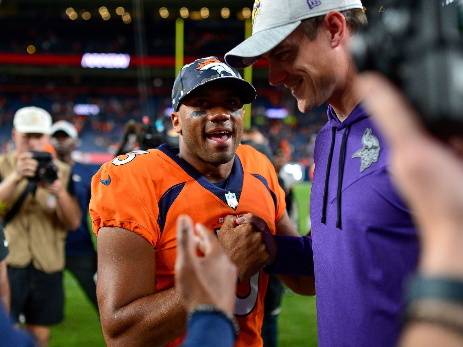 Russell Wilson gets 5-year, $245M extension from Broncos