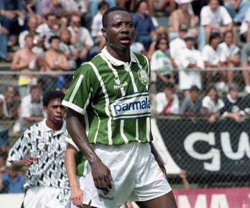 Aunque Freddy Rincón disputó el Torneo Paulista en 1994 e incluso salió campeón con Palmeiras, únicamente hasta 1996 pudo jugar el Brasileirao tras sus pasos por Napoli y Real Madrid. El 17 de agosto anotó el primer gol de un colombiano en la liga brasileña en la victoria 5-0 ante Coritiba por la tercera jornada del campeonato. Luizao anotó triplete y Djalminha puso el restante.