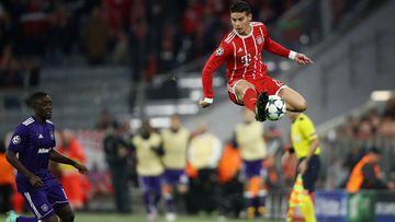 MUNICH, GERMANY - SEPTEMBER 12: James Rodriguez of Muenchen controls the ball during the UEFA Champions League group B match between Bayern Muenchen and RSC Anderlecht at Allianz Arena on September 12, 2017 in Munich, Germany.  (Photo by Alex Grimm/Bongar