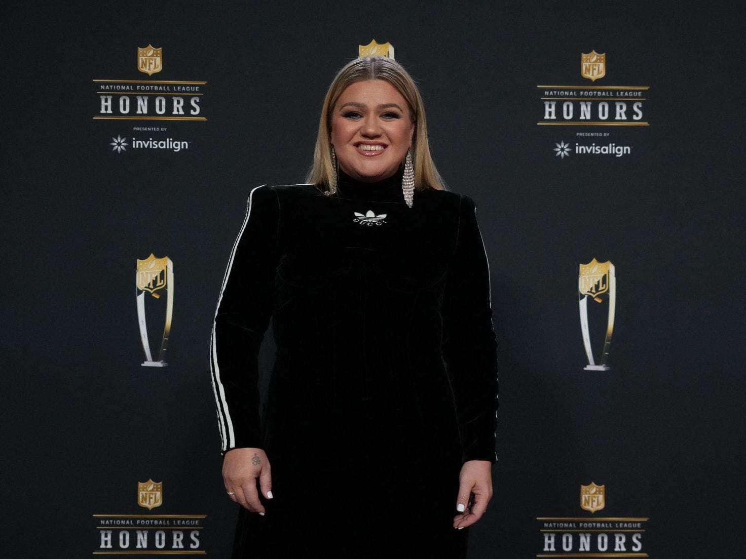 NFL Honors 2023: See Kelly Clarkson's Dallas Cowboys Dress