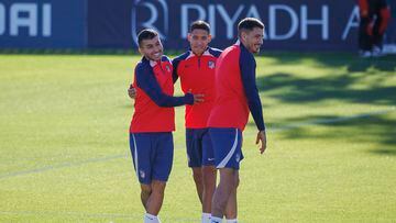 Correa, Nahuel Molina y Giménez participan en el entrenamiento que celebró el Atlético de Madrid este sábado en la Ciudad Deportiva Wanda en Majadahonda, Madrid. Cádiz y el último invierno.