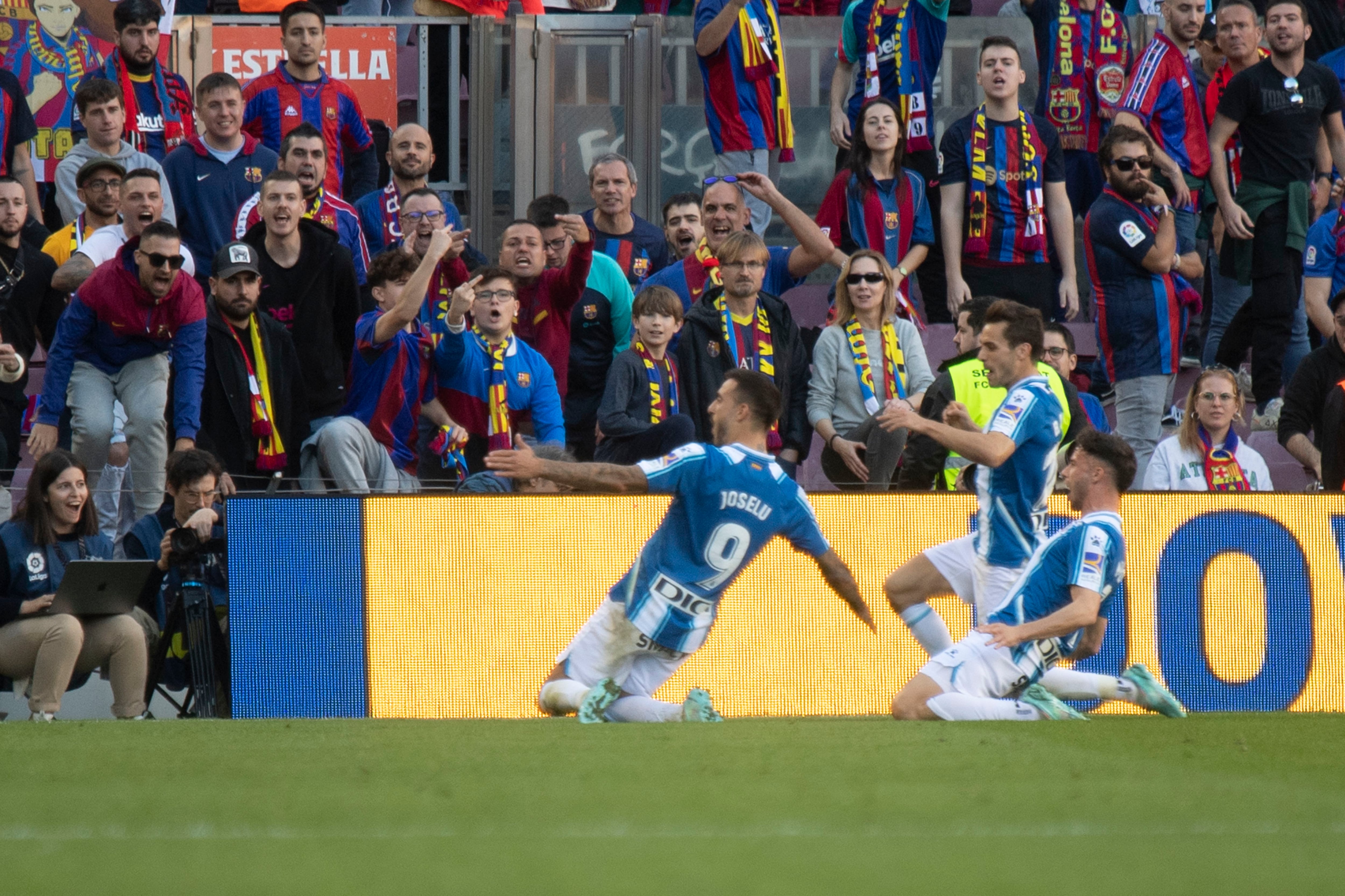 Barcelona 1-1 Espanyol | Disparó Joselu al centro de la portería, ganándole el desafío a Ter Stegen, firmando el gol del empate en el derbi catalán
