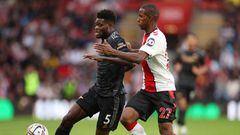 SOUTHAMPTON, ENGLAND - OCTOBER 23: Thomas Partey of Arsenal is challenged by Ibrahima Diallo of Southampton during the Premier League match between Southampton FC and Arsenal FC at Friends Provident St. Mary's Stadium on October 23, 2022 in Southampton, England. (Photo by Ryan Pierse/Getty Images)