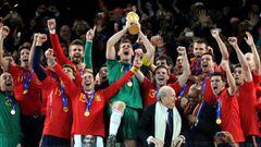 El triunfo en el Mundial de 2010, tras ganar en la final a Holanda, es la cima de la Selecci&oacute;n en sus cien a&ntilde;os de historia.