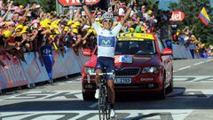 Nairo Quintana celebrando un triunfo de etapa en el Tour de Francia.