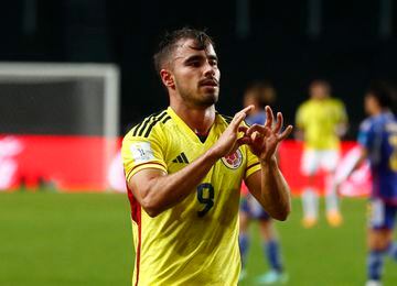 El delantero ingresó en el segundo tiempo y anotó el segundo gol de la Selección Colombia luego de cazar un rebote y definir con el arco solo. Tuvo movilidad y se unió en los circuitos de juego.