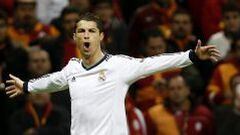 Cristiano Ronaldo celebra uno de sus goles en Estambul.