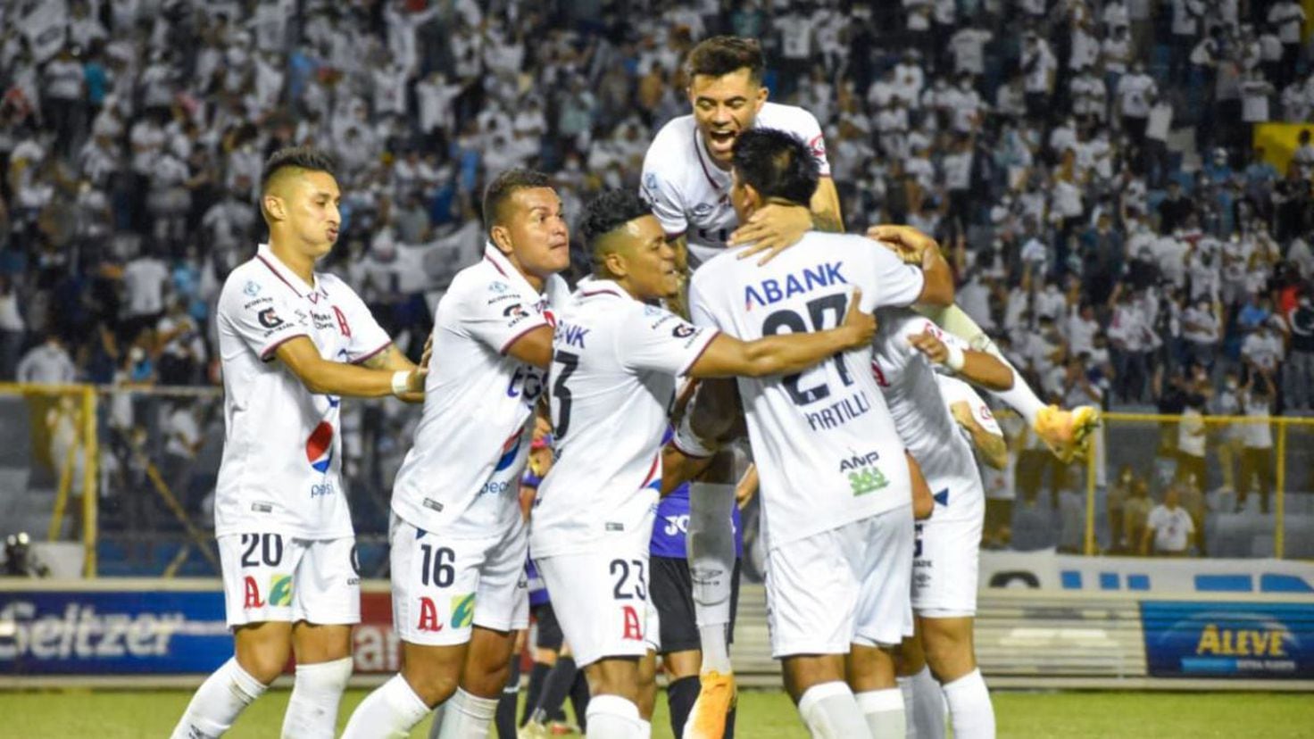 Alianza FC avanza a la final en la Liga de El Salvador AS USA
