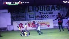 Terrible reacción de un jugador ante un árbitro en Brasil