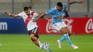 Soccer Football - Copa Libertadores - Group D - Sporting Cristal v River Plate - Estadio Nacional, Lima, Peru - May 26, 2023 River Plate's Paulo Diaz in action with Sporting Cristal's Brenner REUTERS/Sebastian Castaneda