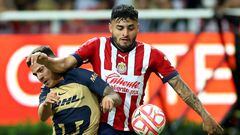 Alexis Vega (R) of Guadalajara vies for the ball with Pavel Perez of Pumas during their Mexican Apertura tournament football match, at the Akron stadium in Guadalajara, Jalisco State, Mexico, on August 27, 2022. (Photo by Ulises Ruiz / AFP)