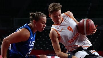 Tokyo 2020 Paralympic Games - Wheelchair Basketball - Women&#039;s Preliminary Round Group B - Netherlands v United States - Musashino Forest Sport Plaza, Tokyo, Japan - August 25, 2021. Bo Kramer of the Netherlands in action. REUTERS/Athit Perawongmetha