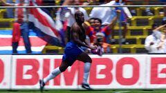 Hern&aacute;n Medford festeja un gol con Costa Rica en eliminatorias