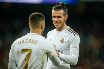 Bale Hazard | Real Madrid's Gareth Bale celebrates the penalty award with Eden Hazard.