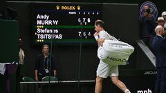 Britain's Andy Murray leaves the court after his men's singles tennis match against  Greece's Stefanos Tsitsipas on the fourth day of the 2023 Wimbledon Championships at The All England Tennis Club in Wimbledon, southwest London, on July 6, 2023. (Photo by Glyn KIRK / AFP) / RESTRICTED TO EDITORIAL USE
