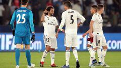 Los jugadores del Real Madrid se felicitan tras haber derrotado al Kashima y haber alcanzado la final del Mundial de Clubes de 2018.