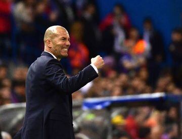 Real Madrid's French coach Zinedine Zidane gestures on the sideline during the UEFA Champions League semi final second leg.