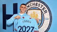 MANCHESTER, ENGLAND - OCTOBER 14: Phil Foden of Manchester City signs a contract extension with Manchester City at Manchester City Football Academy on October 14, 2022 in Manchester, England. (Photo by Matt McNulty - Manchester City/Manchester City FC via Getty Images)