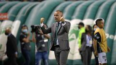 Colombia's Deportivo Cali coach Venezuelan Rafael Dudamel reacts at the end of the Copa Libertadores group stage first leg football match against Argentina's Boca Juniors at the Deportivo Cali Stadium in Palmira, near Cali, Colombia, on April 5, 2022. (Photo by Luis ROBAYO / AFP)