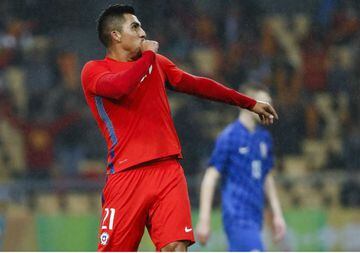 En la China Cup de 2017, César Pinares anotó su único gol en 18 partidos en la Roja. Fue ante Croacia en semifinales (1-1). Fue en su debut.