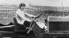 Miss Dorothy Levitt, in a 26hp Napier, Brooklands, 1908. In 1903 she won her class at the Southport Speed Trials. In 1906 she broke the women's world speed record recording a speed of 96mph. (Photo by National Motor Museum/Heritage Images/Getty Images)