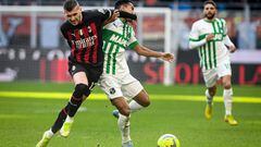 MILAN, ITALY - JANUARY 29: Ante Rebic of AC Milan and RogÃ©rio of Sassuolo fight for the ball during the Italian Serie A football match AC Milan vs Sassuolo at San Siro stadium in Milan, Italy on January 29, 2023 (Photo by Piero Cruciatti/Anadolu Agency via Getty Images)
